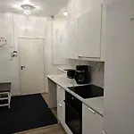 Arctic Cityhome - Snowycloudberry - Retreat At Centre Of 아파트