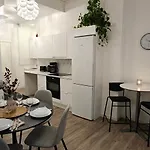 Arctic Cityhome - Snowycloudberry - Retreat At Centre Of *